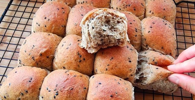 面包|非常适合新手的【波兰种全麦小餐包】,效果超赞,软到不知所措