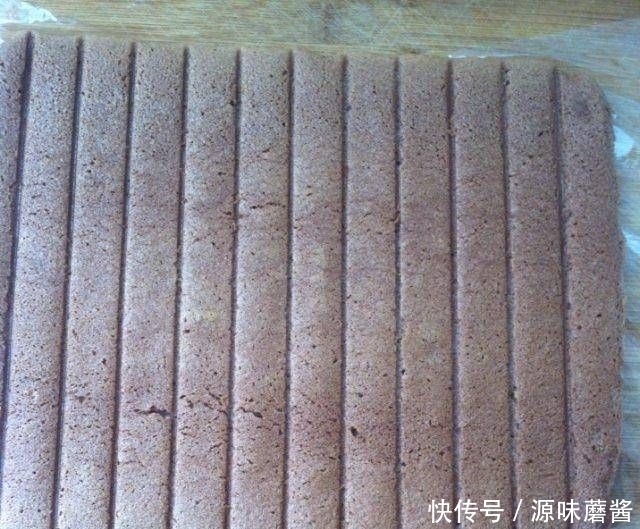 朗姆酒|波点巧克力蛋糕卷,酒体丰满,甜而不腻