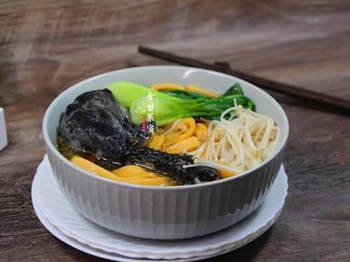  南瓜|秋天，南瓜正香甜，做成这早餐，热乎乎上桌，鲜甜味美，管饱