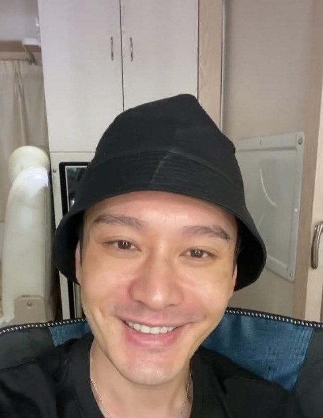  中餐厅|《中餐厅4》黄晓明颜值惹争议 本尊晒素颜自拍回应