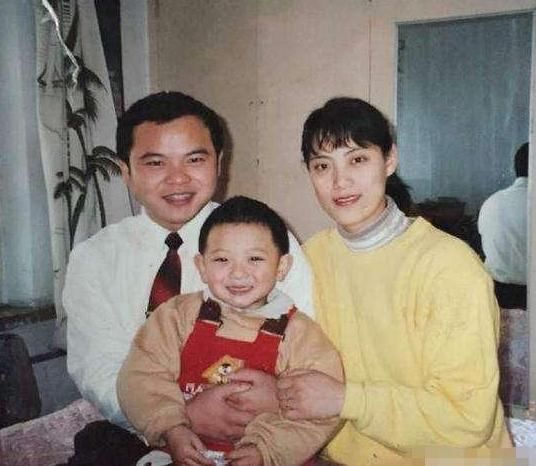 爸爸|年仅52岁，身家高达两百亿，黄子韬爸爸留下故事离开