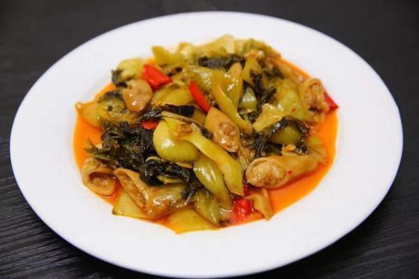  美味|酸菜炒肥肠的做法，猪大肠和酸菜一起炒简直就是绝配，美味不油腻