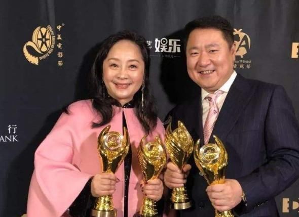  丈夫|《红海行动》的制片人，退居幕后捧红丈夫，却换来一纸离婚书