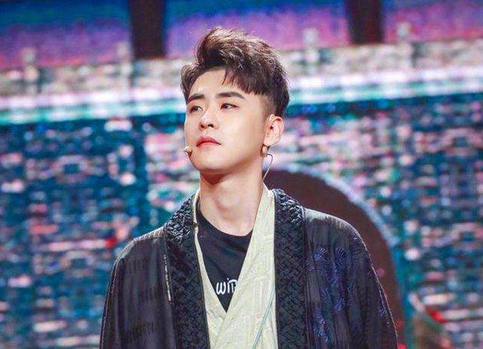  顶流|揭秘德云斗笑社为何三度改名？极限挑战导演掌舵，两大顶流未出现