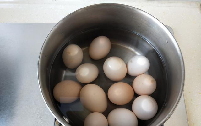 美味|想吃茶叶蛋不用出去买,教你在家做,简单美味无添加,比买的还香