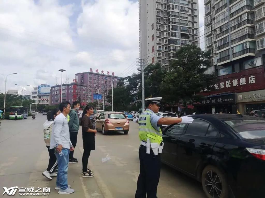  发生|宣威中考首日 考场外发生了这几幕