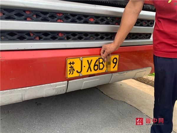  即时贴|捡来“即时贴”将车牌“变身”张店交警半小时查获嫌疑车
