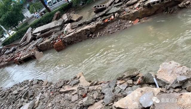  驴肉馆|裸露的护城河、缺席3年的护栏、1场暴雨，52分钟4人落水两人丧生