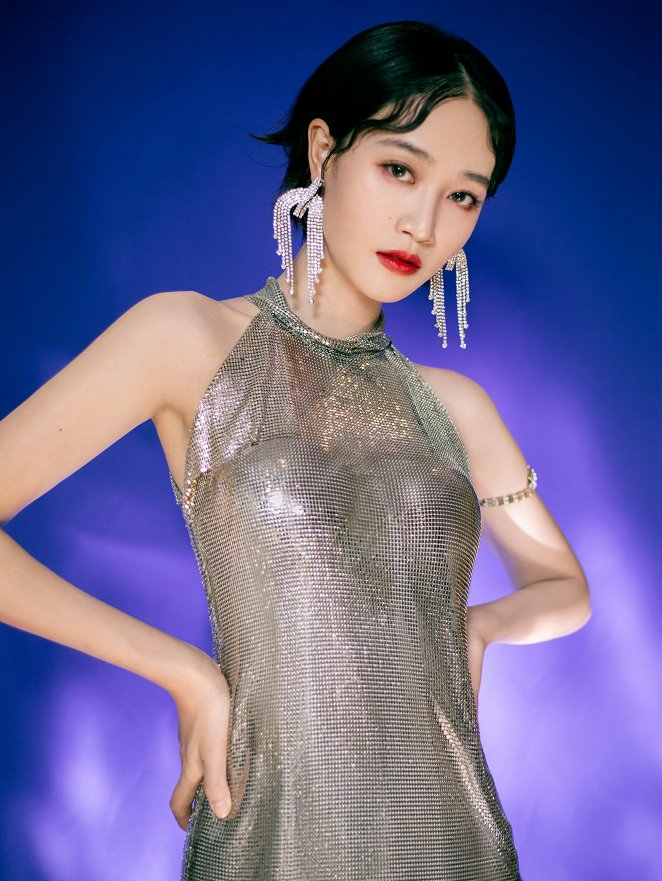  蓝盈莹|蓝盈莹初舞台第一，决赛倒数第一：「用力过猛」冒犯了谁？