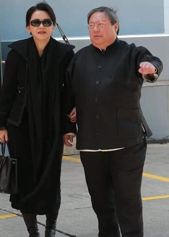  街头|倒霉的胡慧中，烧伤差点毁容，初恋横死街头，丈夫贪污坐牢