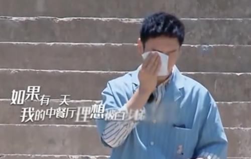  眼睛|黄晓明在《中餐厅》中累到脱妆，看到素颜出镜的他，不敢相信自己的眼睛