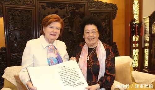  差一点|她在国外生活了55年，回国就当选总统，还差一点成联合国秘书长