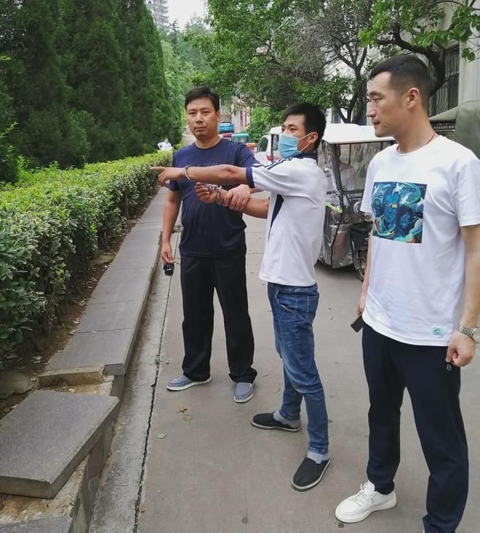  临沂|深夜的临沂街头，两名女性先后被抢，她俩竟都做了这样一件事