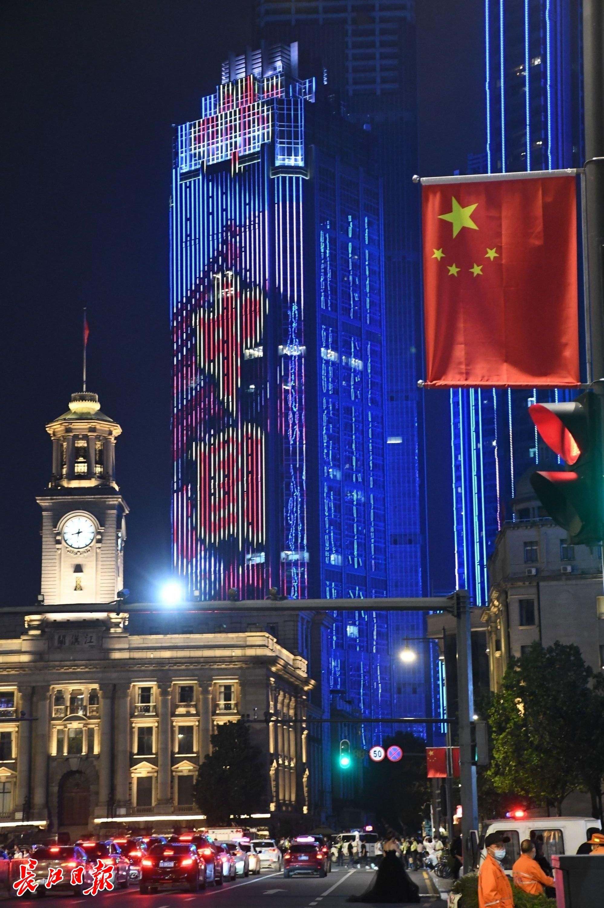 震撼|全城点亮!武汉流光溢彩向她表白,场面震撼