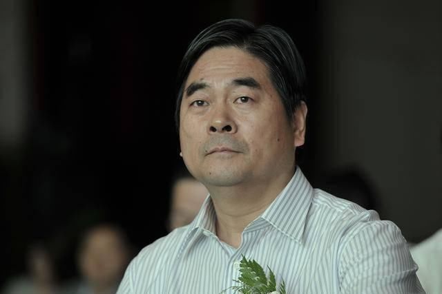 商量对策|王振华猥亵女童案中案:事发后找人商量对策,好友突击卖股罚200万