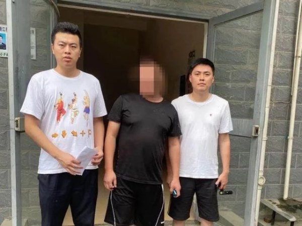  扰乱公共秩序|微信群里发了两张图片和一段视频，一男子被拘留2日，原来……