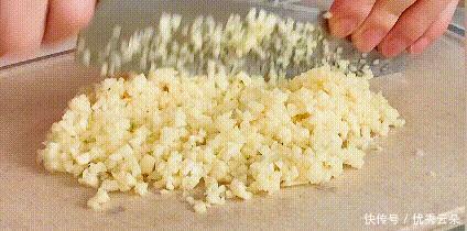  适量|小时候最爱的蒜泥白肉，加了秘制甜酱油，经典川菜不错过