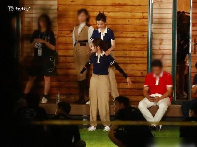  黄龄|孟美岐《奔跑吧》“开局自爆”但撩姐满分，与黄龄宋祖儿互动好撩