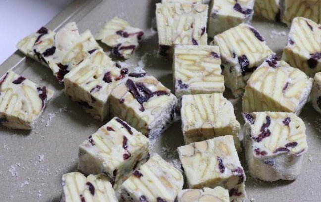  酥脆|又到了做糖果的季节了，酥脆香甜的雪花酥，是时候尝尝了