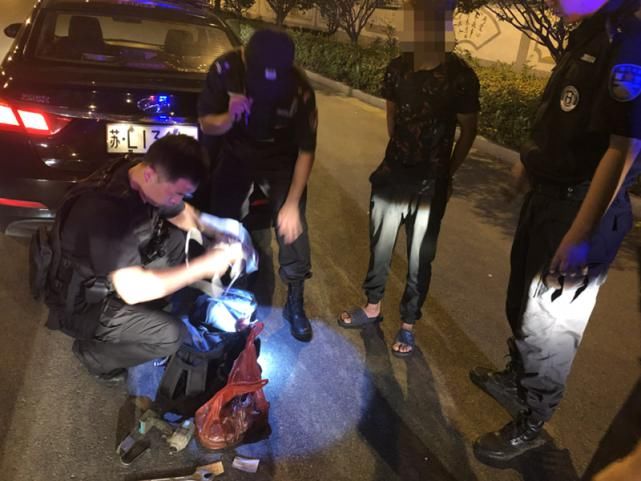 王女士|大胆！一男子夜间拦路抢劫，万万没想到……