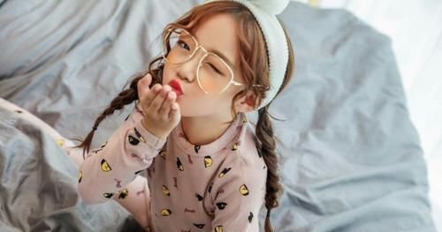 告诉活动|游戏的趣味性,幼儿在探索纸箱玩法,纸箱可以一物多用