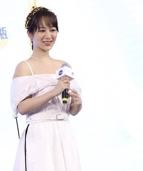  喊话|杨紫近期活动照曝光，网友纷纷喊话：换个造型师吧！