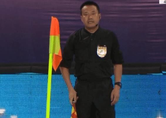 裁判|争议!中超裁判两次低级失误,国脚停球出底线不吹,好球破门判越位