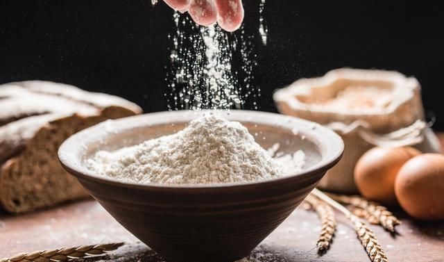  担心|韭菜鸡蛋包子家常做法，独享美味，不用担心口气问题啦