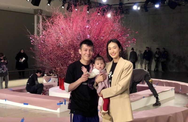  太漂亮|网友嘲笑陈冠希太显老，晒老婆比基尼背影照，这波反击太漂亮