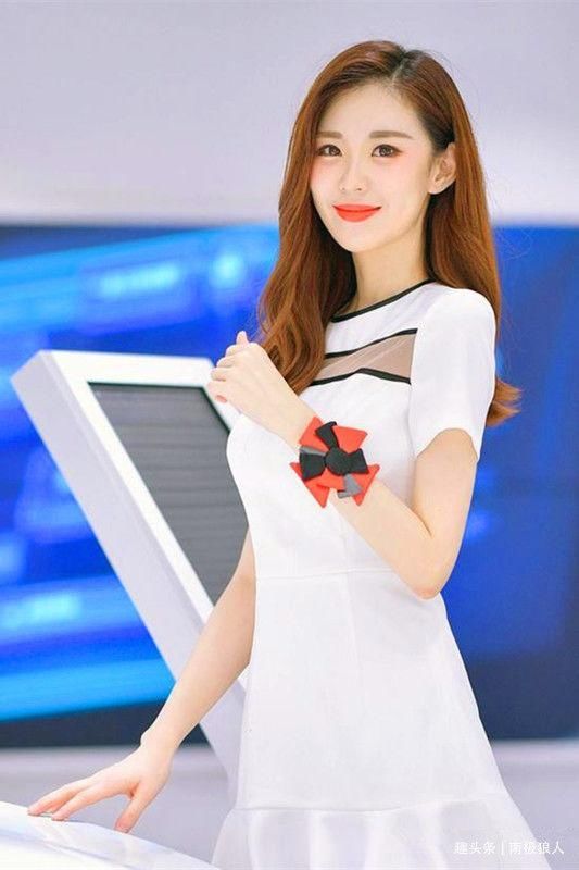 带来|明眸美齿的模特姐姐，好身材和亮眼的气质带来脱颖而出的感觉