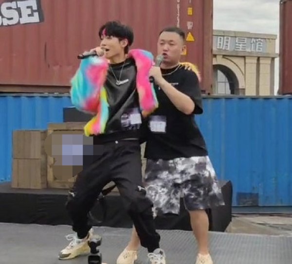  暴扣|《中国新说唱》开录，暴扣哥一身彩虹貂实力抢镜，录制规矩惹爆笑