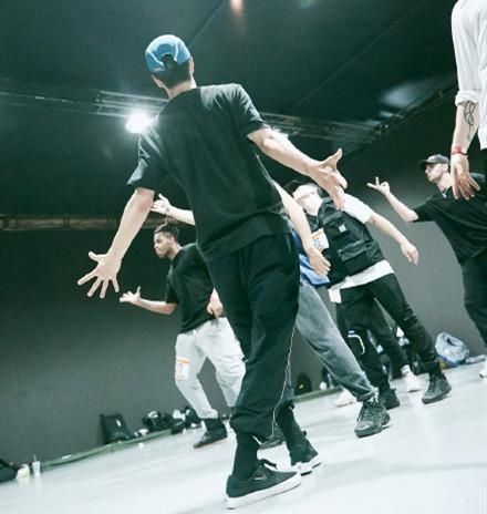  王一博|这就是街舞3：王一博叫停抄袭选手，因此大量圈粉，成夺冠热门