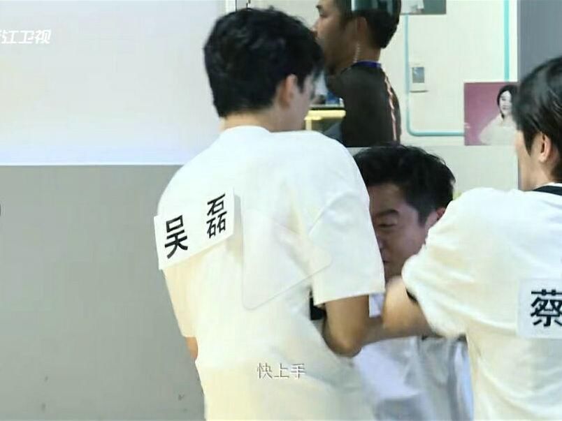  蔡徐坤|《奔跑吧》最新一期看点多，吴磊、蔡徐坤撕名牌，沙溢直呼不公平