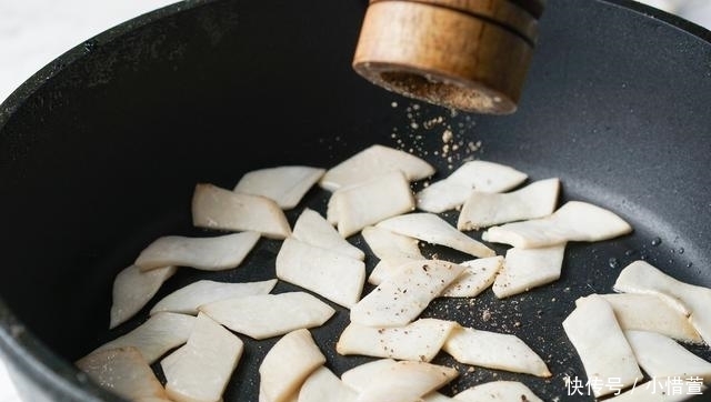  美味|杏鲍菇新吃法，少油低卡好美味，原来加了这味酱汁