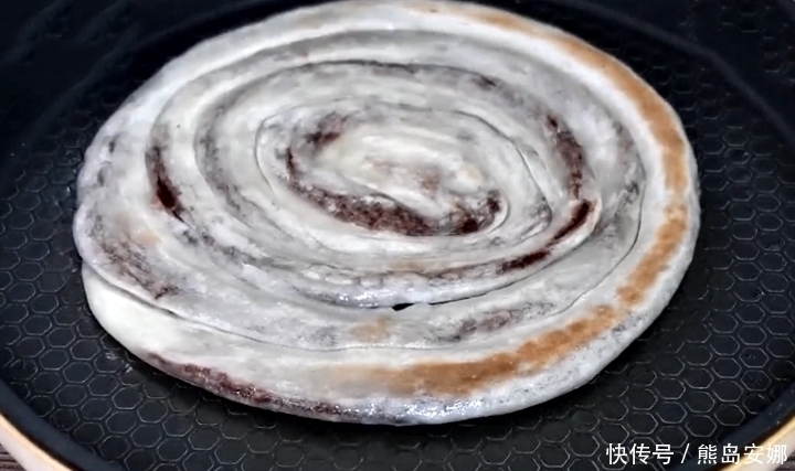 豆沙饼的做|8月面粉别再蒸馒头了,教你新吃法,5分钟上桌,好吃又顶饱