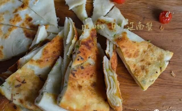  饼子上面|想做出层次分明的葱油饼，这个东西还真不能少！