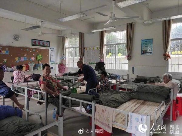 探访|探访武汉转移安置点：受灾群众拎包入住说像来做客