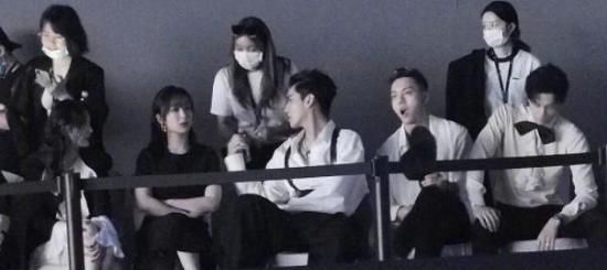  娱乐圈|发布会上明星扎堆坐热聊, 昔日女神却孤独一人, 圈中友情让人寒心