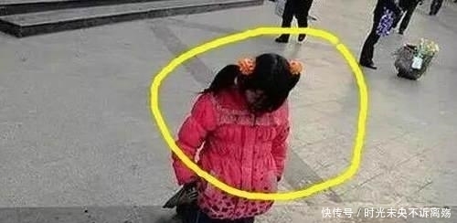 相貌|女孩在街头乞讨，抬起头露出了相貌，让所有人都愣住了！