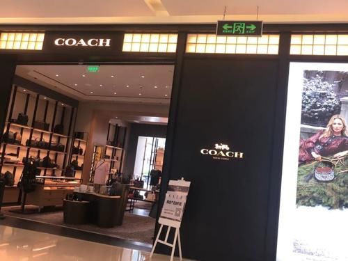  眼镜|时尚引领、大牌加码、VR赋能……超千亿的眼镜市场还能怎么玩？