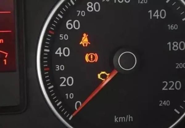  紧急|高速行车突发失控 如何“紧急避险”！