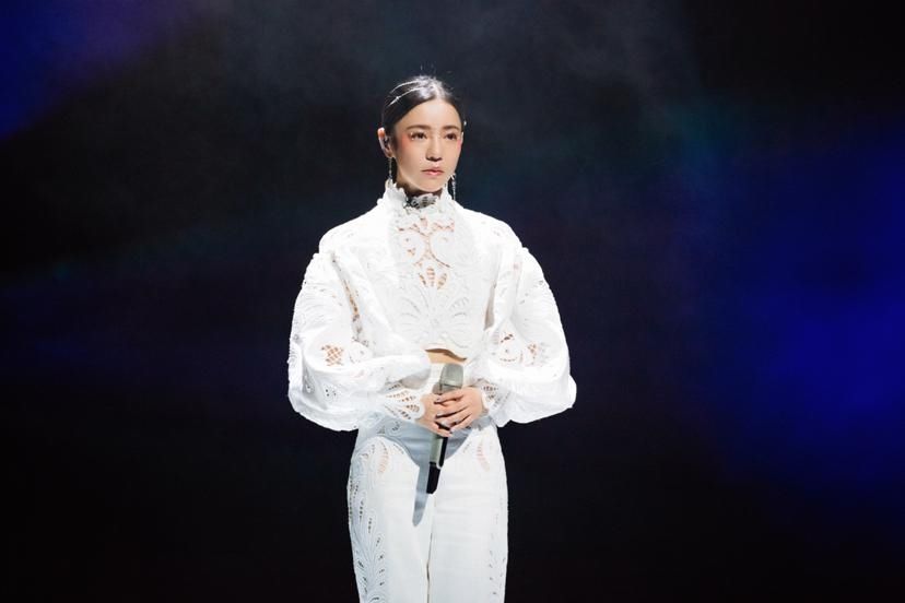  综艺|综艺 | 《乘风破浪的姐姐》二公淘汰4人：沈梦辰哭着告别，观众“意难平”