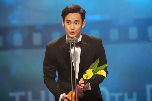 金秀贤|金秀贤 8 块腹肌手感怎么样?只有她知道