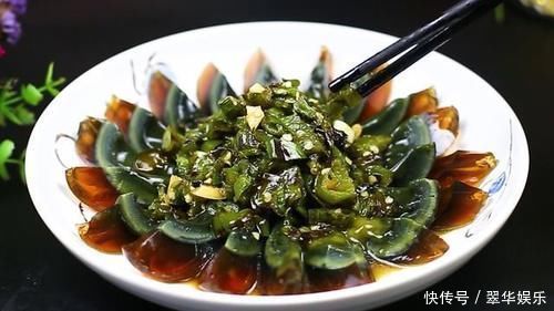下饭|这才是辣椒拌皮蛋的正确做法,香辣下饭,上桌就抢光,吃了还想吃