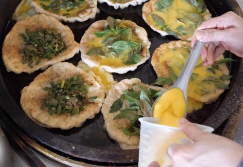  鸡蛋|早餐店做鸡蛋饼全城独一份，用西餐配菜菜场买不到，吃起来很爽口