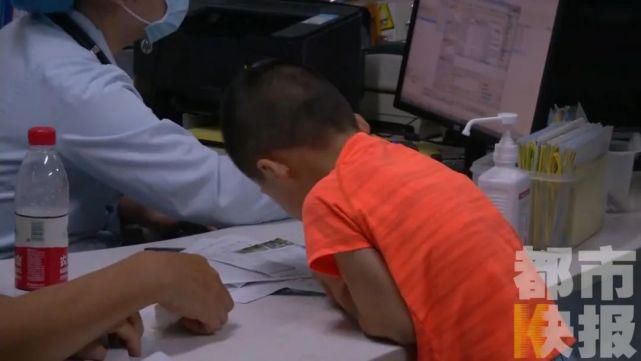  轮滑|6岁男孩上轮滑课后浑身抽动 ，咋回事？