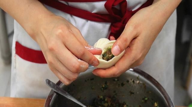  包子|发面时、只放酵母和糖还不行！多加2味，包子又香又软又白还好吃