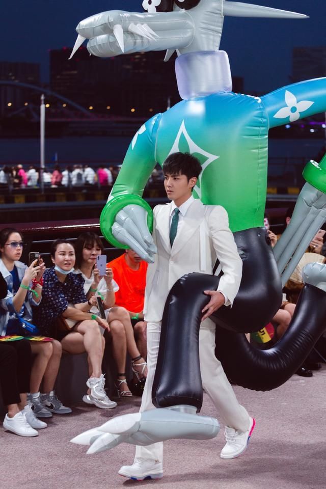  LV春夏21男|吴亦凡、邓伦、欧阳娜娜、白宇、宋威龙、钟楚曦、虞书欣