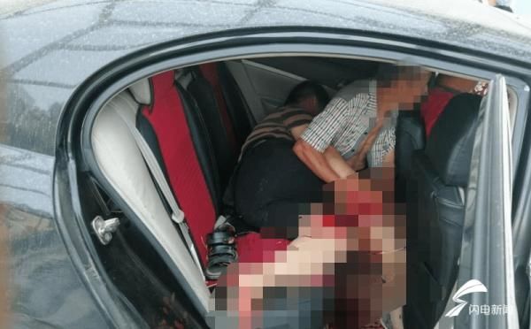  护送|一男子被机器割伤脚腱，民警警车开道仅五分钟护送到医院