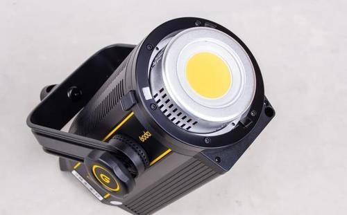  拍摄|神牛VL300，一款专业视频拍摄常亮补光灯